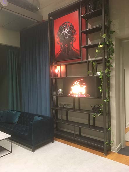 Hylla av varmvalsade fyrkantsrör