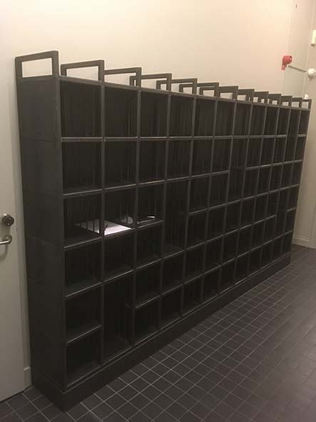 Skohylla av varmvalsade fyrkantsrör